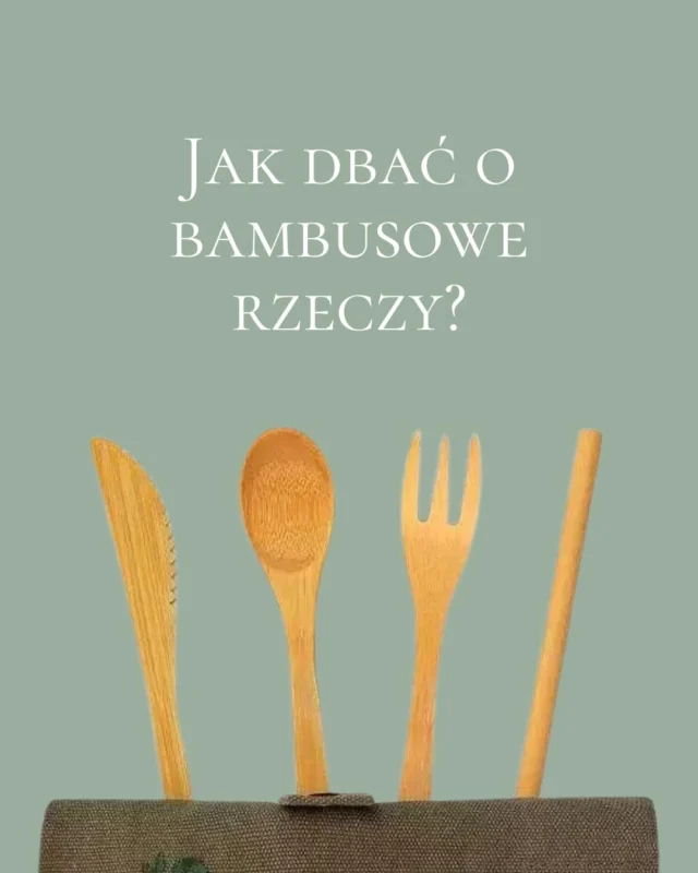 Bambusowe sztućce, słomki, szczotki, pojemniki…
Wielu z nas ma je już w domu albo nosi w torbie na lunch, piknik czy podróż.
Są lekkie, wygodne, naturalne. A przy dobrej pielęgnacji potrafią naprawdę długo posłużyć.  🧼 Jak myć?
- zawsze ręcznie, w ciepłej wodzie z odrobiną płynu
- nie wkładaj ich do zmywarki ani mikrofalówki
- po myciu osusz i zostaw do całkowitego wyschnięcia  🌿 Co jakiś czas warto:
- przetrzeć bambus olejem kokosowym lub lnianym - zabezpiecza powierzchnię i zapobiega pękaniu  ♻️ A kiedy już się zużyją?
Bambusowe akcesoria są w pełni naturalne, więc można je kompostować albo oddać do recyklingu.
Nie zostawiają po sobie plastiku, nie zalegają latami — po prostu wracają do obiegu.  #ekodom #zerowastepolska #prosterzeczy #lesswaste #ekoporady #ekokuchnia #ecofriendly
